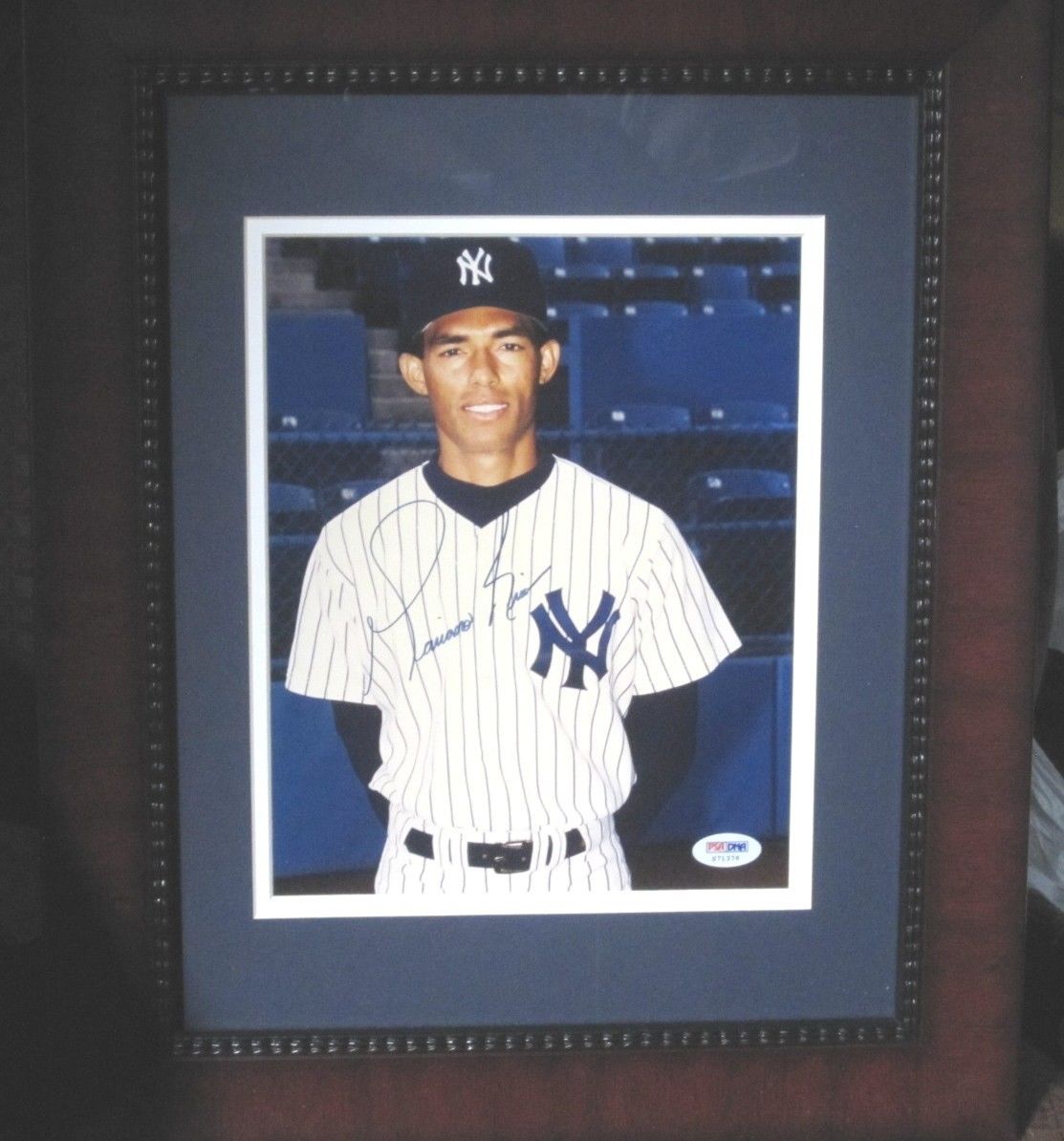 Mariano Rivera Signed 8×10 Photo Rare Vintage Rookie autograph PSA/DNA Framed