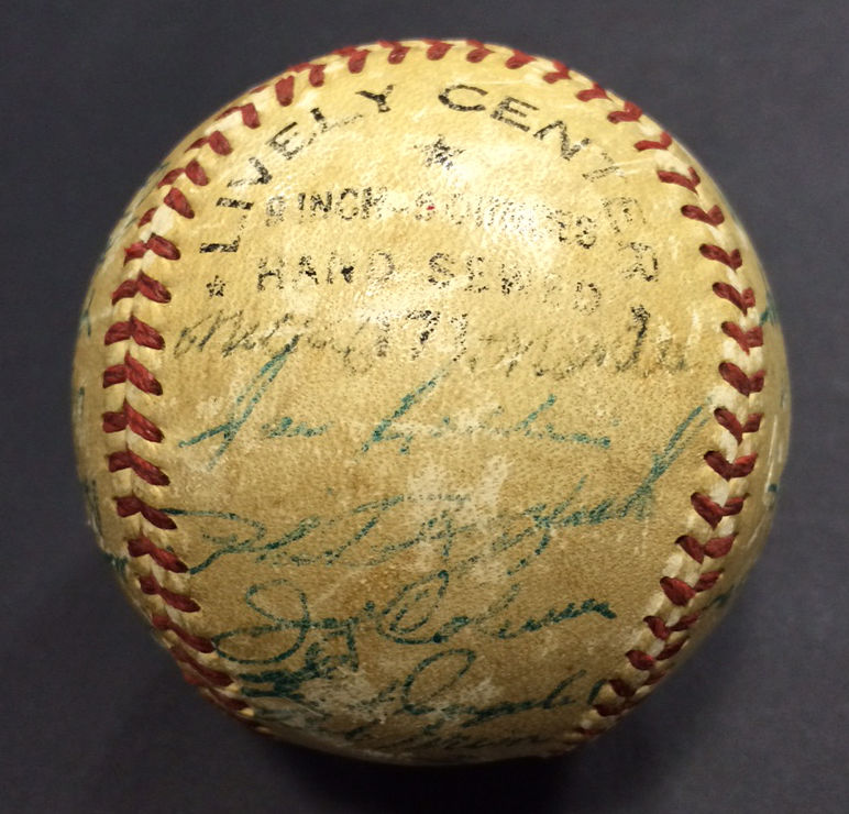 1954 Yankees Team Signed Baseball 25 Auto Mickey Mantle Berra no clubhouse JSA