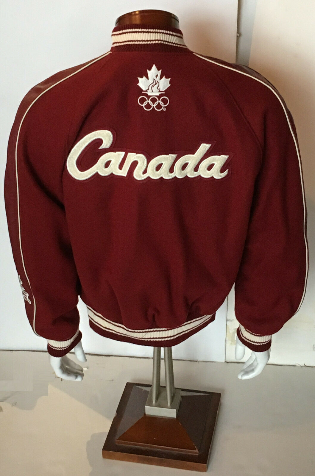 Wayne Gretzky Signed LE Team Canada Jersey (UDA COA)