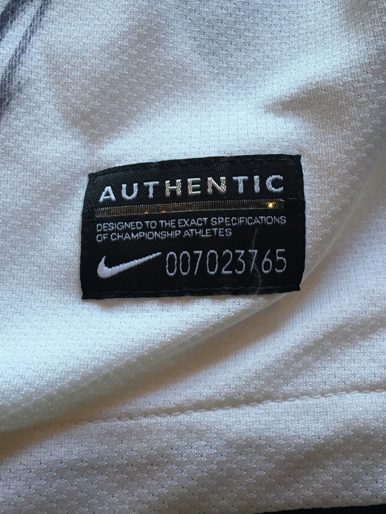 2011 Manchester United FC team signed jersey 14 auto Wembley Stadium Holo COA - Cardboard Memories